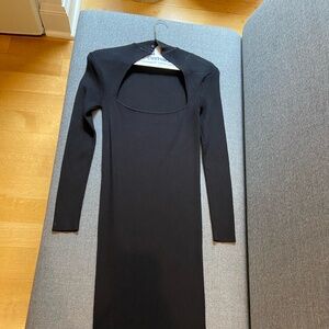 Maxi form-fitted black dress with halter neckline